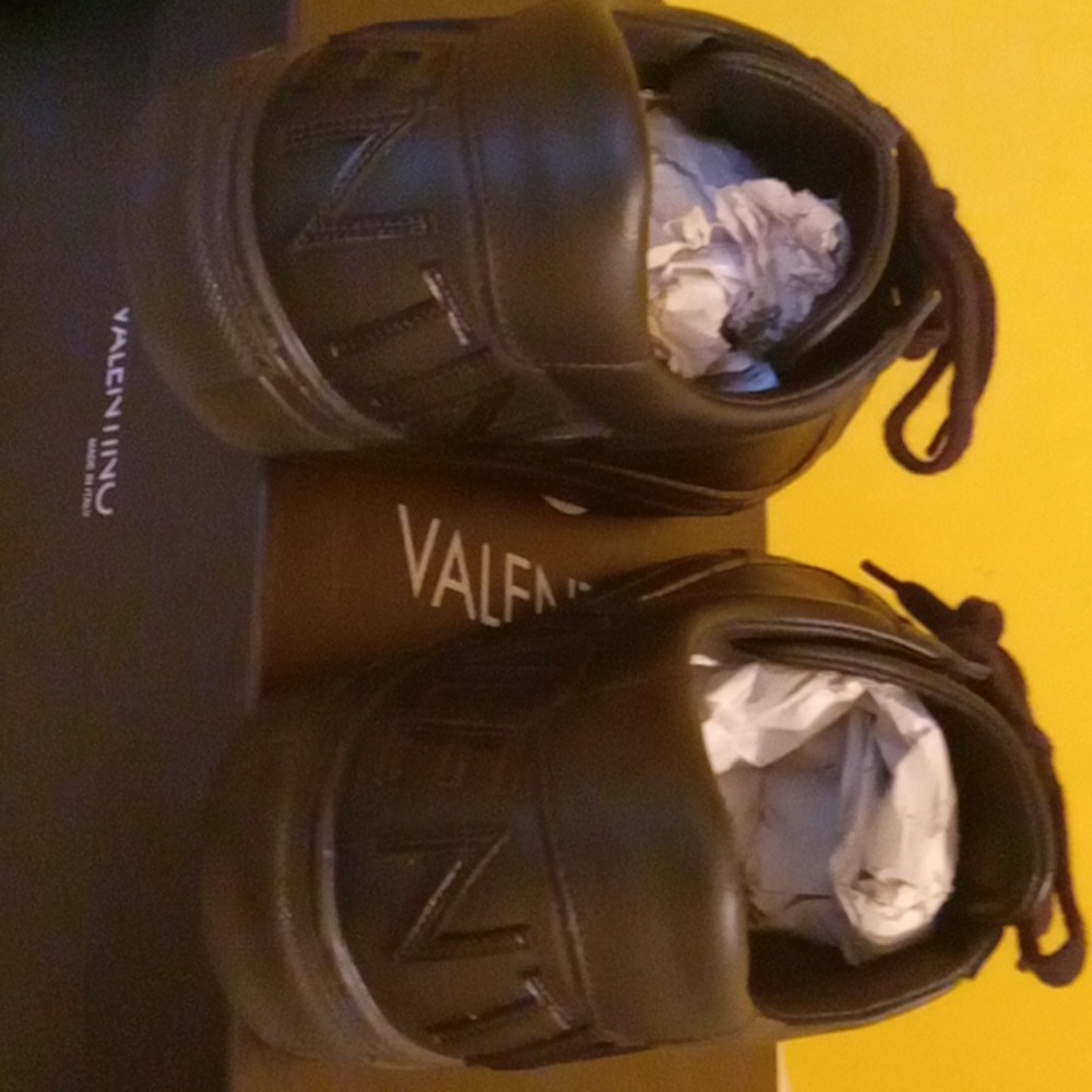 Shoes - Picture 4 of 4